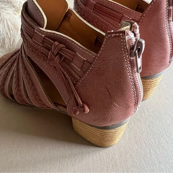 Peep Toe Braided Heeled Sandals - Picture 8 of 10